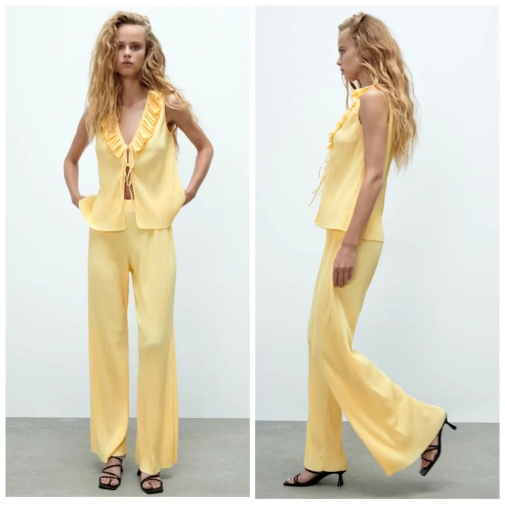 Set PLEATED RUFFLED TOP and 
PLEATED PANTS
